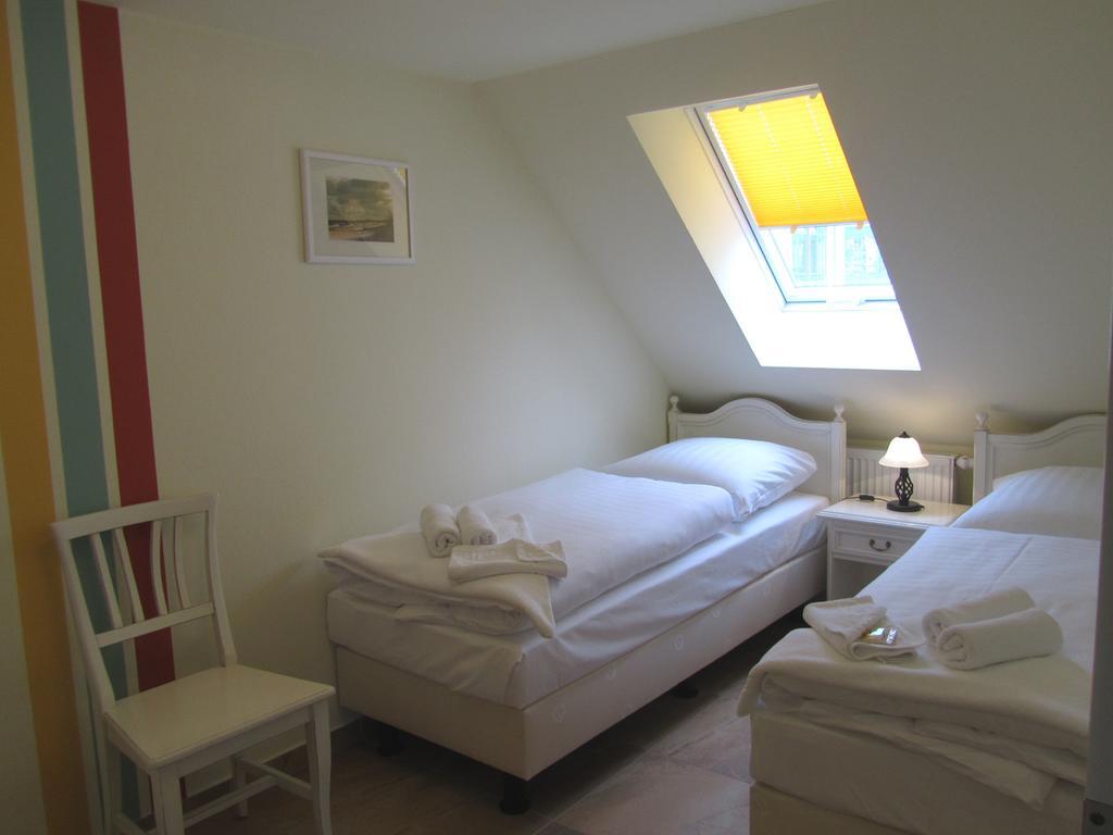 Apartmenthaus Hus Uebi By Rujana Binz Phòng bức ảnh